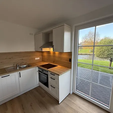 Ferienhaus Haus Direkt Am Wasser Mit Tretboot