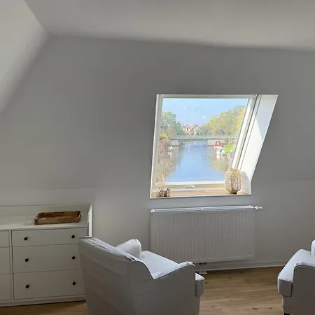 Haus Direkt Am Wasser Mit Tretboot Ferienhaus *