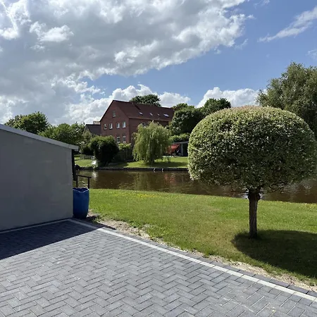 Haus Direkt Am Wasser Mit Tretboot Ferienhaus